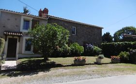 Au Clos De Launay Chambres D'Hotes
